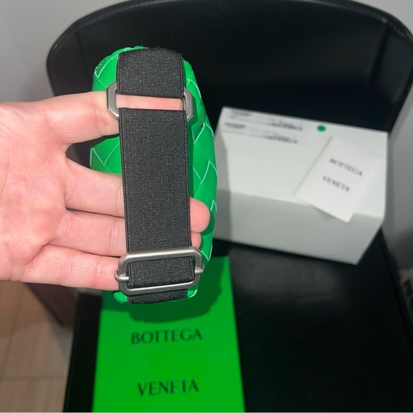 Bottega Veneta wrist pouch in parakeet green. - Picture 2 of 10